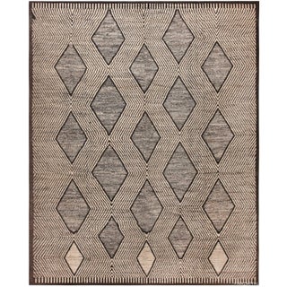 Nazmiyal Collection Diamond Design Modern Large Area Rug For Sale
