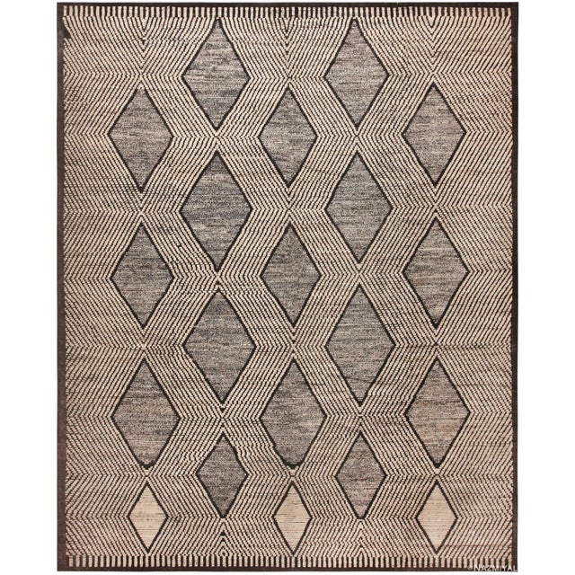 Nazmiyal Collection Diamond Design Modern Large Area Rug For Sale