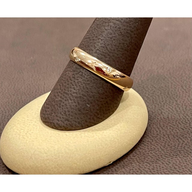 Traditional 6 Flush Set Bezel Diamond Eternity Wedding Band in 18 Karat Yellow Gold For Sale - Image 3 of 18