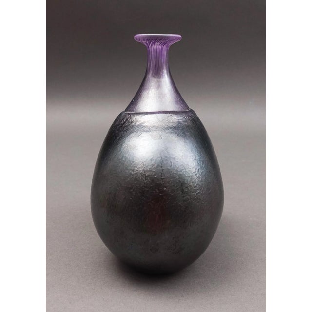 Mid 20th Century Vintage Kosta Boda Sweden Bertil Vallien Purple Volcano Buttocks Art Glass Vase For Sale - Image 5 of 7