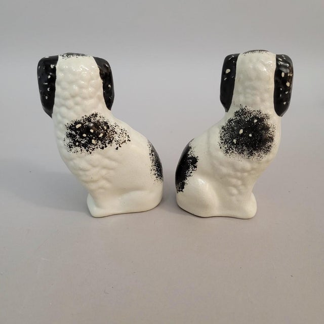 White Pair of Antique English Staffordshire Dogs With Sponge Decoration, C. 1840–1860 For Sale - Image 8 of 9