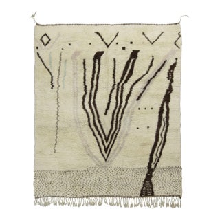 Vintage Moroccan Rug, White With Bold Brown Primitivist Geometry - Rug & Kilim For Sale