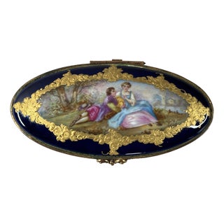 1860 Sèvres Romantic Blue Gilt Porcelain Trinket Box For Sale