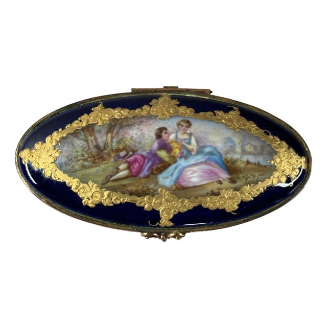 1860 Sèvres Romantic Blue Gilt Porcelain Trinket Box For Sale