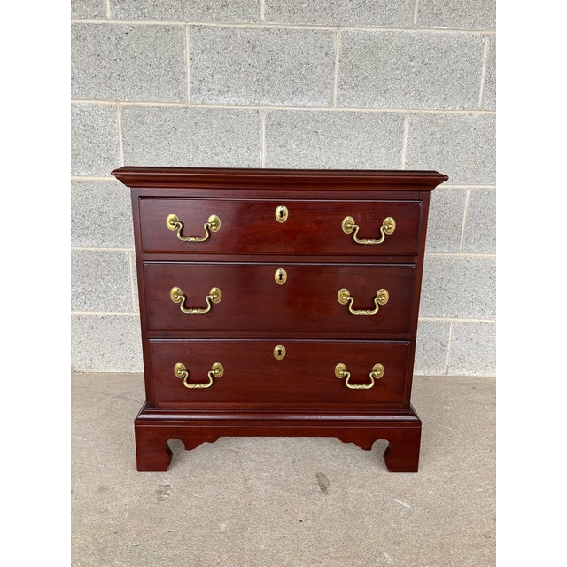 Description: Lexington Heirloom Bracket Foot Mahogany 3 Drawer Nightstand. In Good Vintage Furniture Condition. Original...