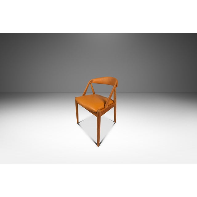 Introducing a set of bespoke Model 31 dining chairs designed by the influential Kai Kristiansen. Produced in Denmark in...