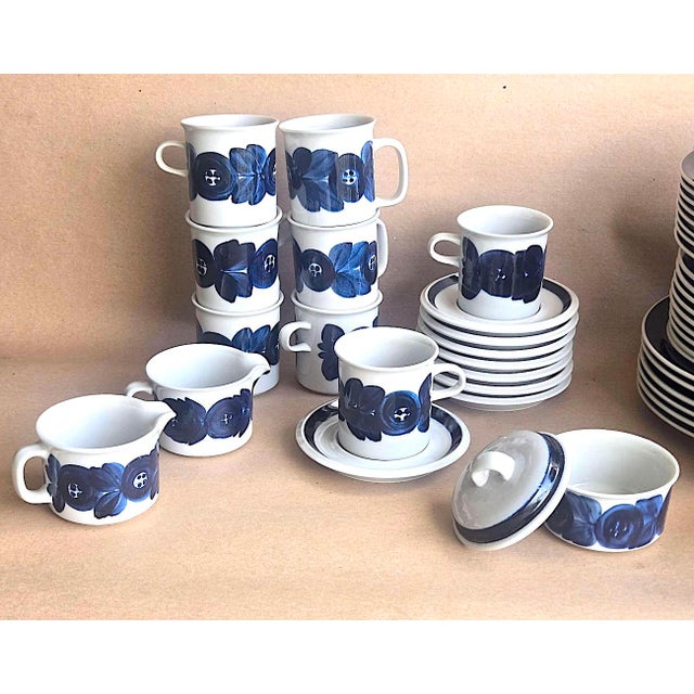 1960s Vintage Arabia Finland Anemone Dinnerware Designed by Ulla Procope, Set of 79 Pieces For Sale - Image 5 of 10