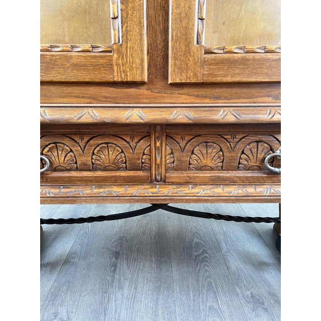 20th Century Neo-Renaissance Style Carved Oak Display Cabinet For Sale - Image 11 of 12