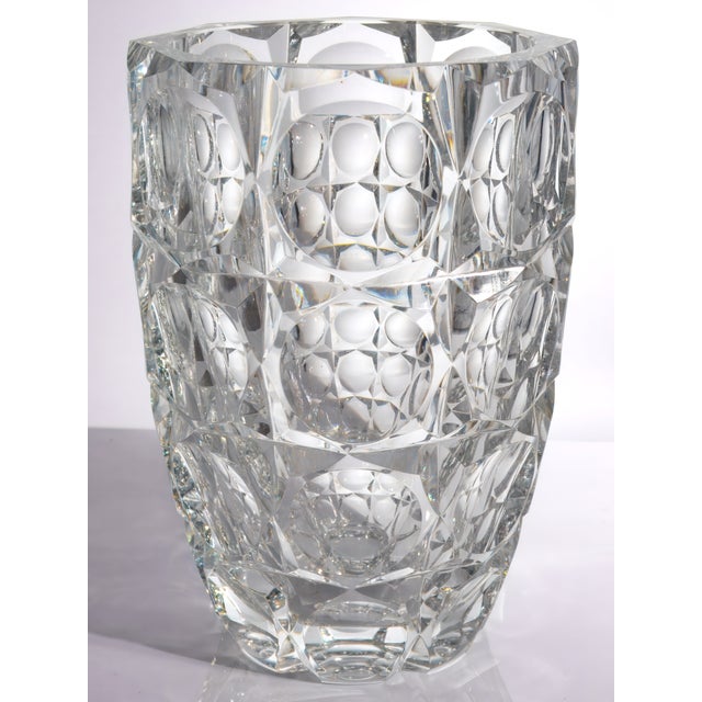 Transparent 1930s Saint Louis Facet-Cut Crystal Vase or Ice Bucket – France Circa 1930–1950 – Art Deco Wine Chiller or Centerpiece – Signed Vintage French Crystal For Sale - Image 8 of 9
