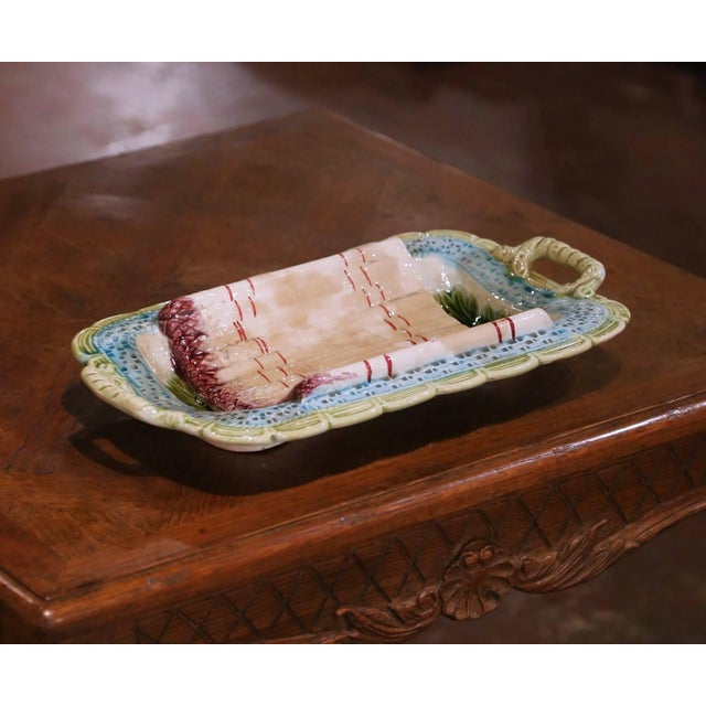 French Early 20th Century French Barbotine Asparagus Serving Platter With Handles For Sale - Image 3 of 9