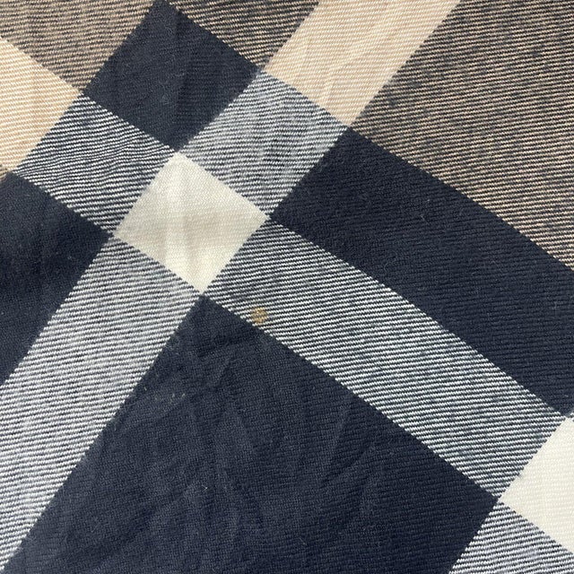 Textile Burberry Beige Plaid Triangle 100% Wool Scarf For Sale - Image 7 of 8