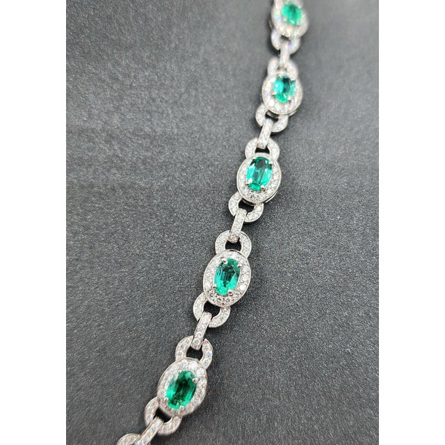 8.66 Ct Natural Emerald & Diamond Necklace For Sale - Image 4 of 8