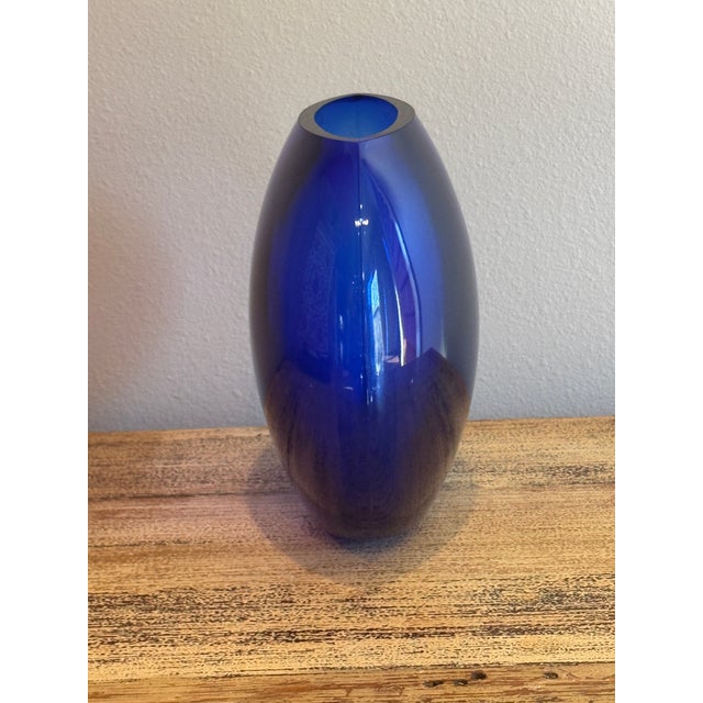 Mid-Century Modern Hand-Blown Cobalt Blue Glass Flat Oval Pillow Vase For Sale - Image 4 of 8