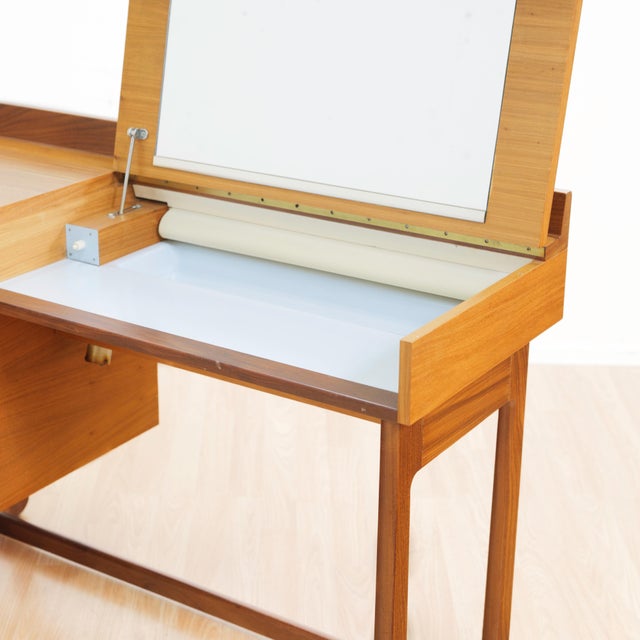 Stunning mid-century desk by Gunther Hoffstead for Uniflex Furniture. Produced during the 1960s this compact desk is a...