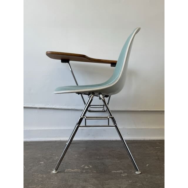 Herman Miller Vintage Eames for Herman Miller DSS-Ta Tablet Arm Chair For Sale - Image 4 of 10