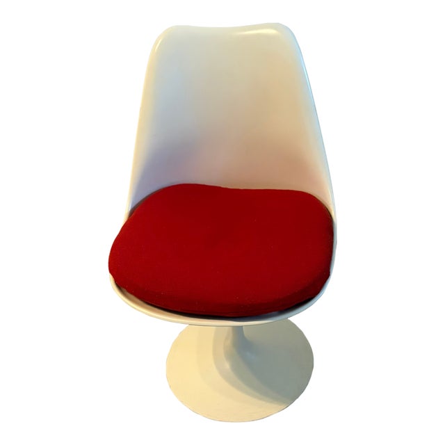1981 Knoll Tulip Chair – Designed by Eero Saarinen For Sale