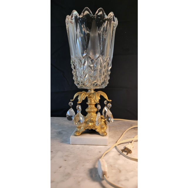 Mid 20th Century Hollywood Regency Lead Crystal Electric Tulip Table Lamp With Teardrop Prisms & Marble Base For Sale - Image 16 of 17
