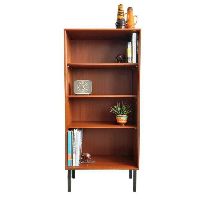 Lovely vintage mid-century Danish design Formule bookcase in teak from the 1960s by Kempkes. The vintage bookcase is 134.8...