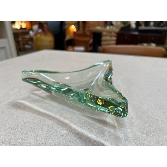 Discover the timeless elegance of the Vintage Italian Crystal Ashtray by Fontana Arte, a stunning piece from the 1960s....