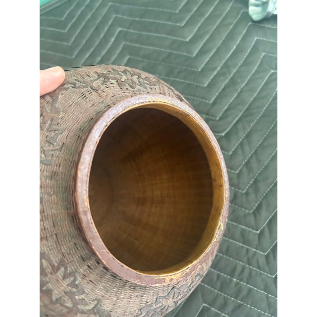 Brown Antique Chinese Handwoven Bamboo Lidded Jar With Floral Decoration, Early 20th Century For Sale - Image 8 of 9