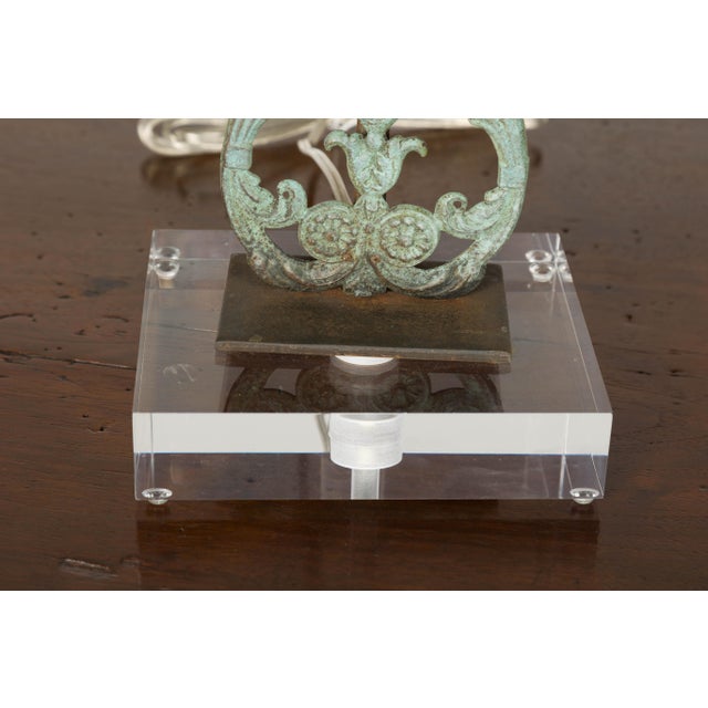 Italian Bronze Midcentury Table Lamps with Scrolling Motifs, on Lucite Bases For Sale - Image 11 of 12