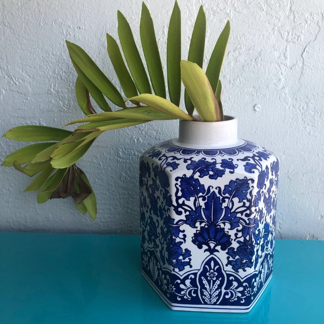 Chinoiserie 1980s Blue & White 6-Sided Ginger Jar For Sale - Image 3 of 5