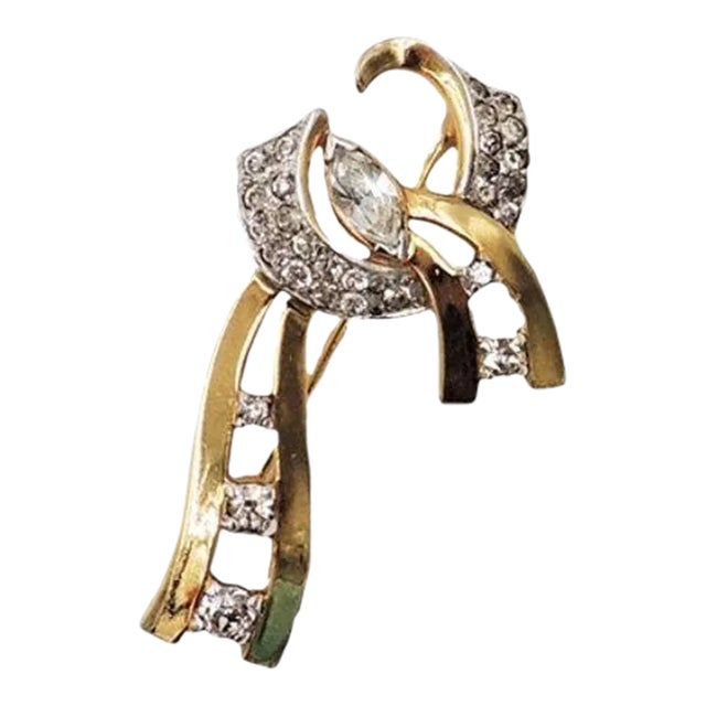 Vintage 1940s Signed Mazer Goldtone Clear Rhinestone Ribbon Brooch For Sale