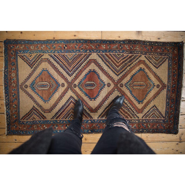 Triple center medallion in single column with sharp serrated contour all in diamond shaped contour with field overlays in...