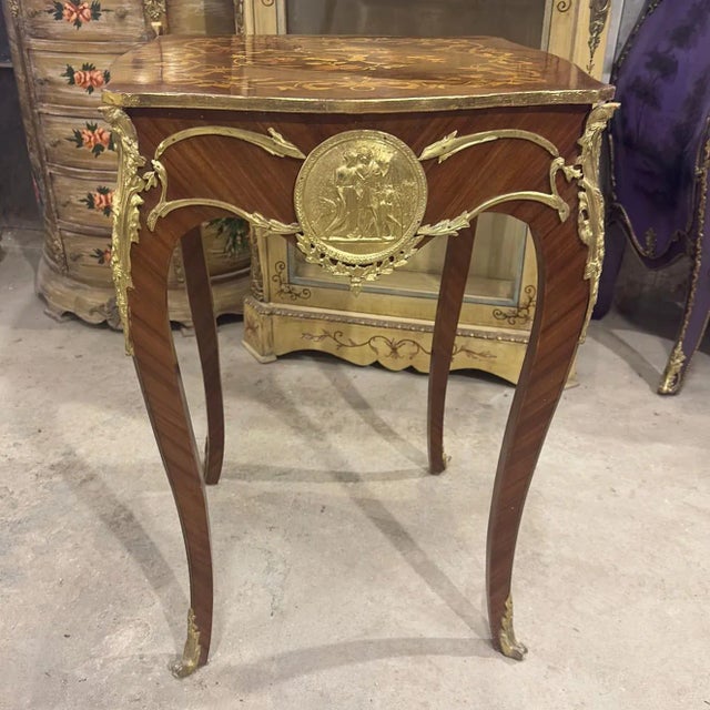 Beautiful side table with gold details. This nightstand can be used to give a classic but elegant touch to your home. The...