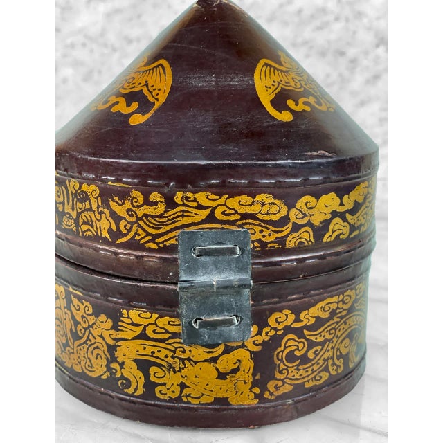 Brown Vintage Chinese Lacquered Triangular Dragon Motif Trinket Tea Box For Sale - Image 8 of 10