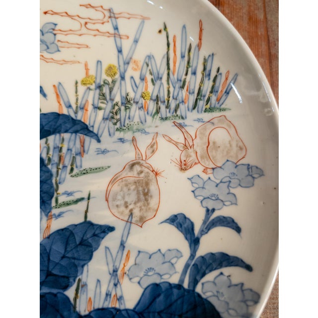 19th Century Japanese Late Edo or Meiji Period Polychrome Arita Charger For Sale In New York - Image 6 of 11