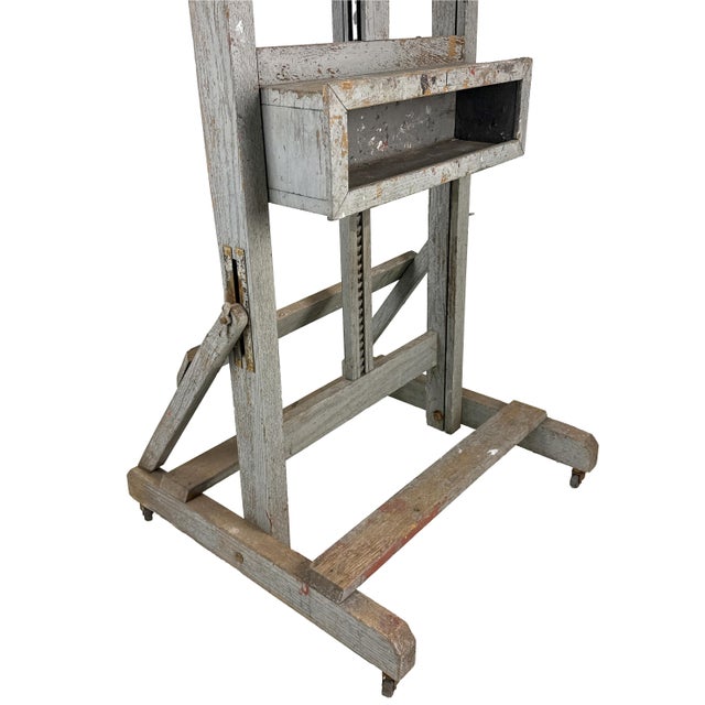 Antique 1910s Studio Easel e.h. A.c. Friedrichs & Co. Professional Artist Adjustable Gray Painted Wood Industrial Art Display For Sale - Image 9 of 17