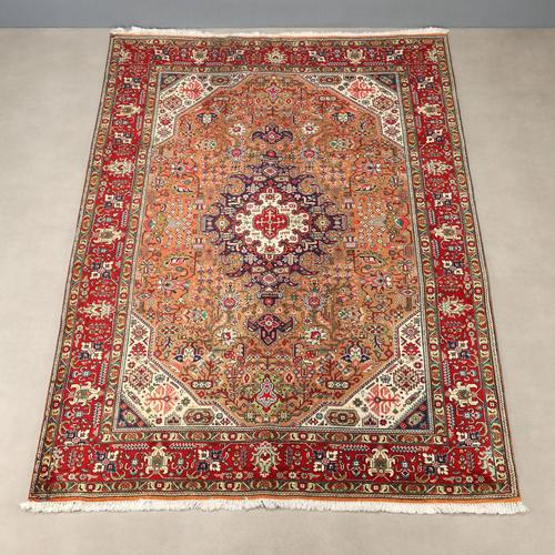 Middle Eastern Tabriz Rug in Wool For Sale - Image 3 of 8