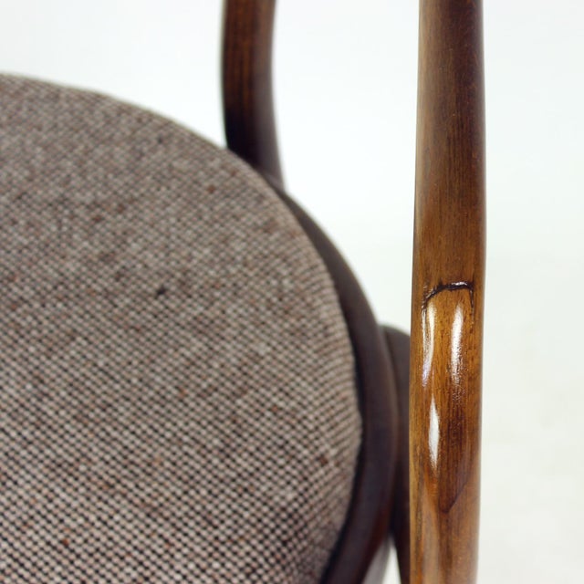 Mid-Century Bentwood No. 30 Armchair by August Thonet for Ton, Former Czechoslovakia, 1960s For Sale - Image 9 of 14