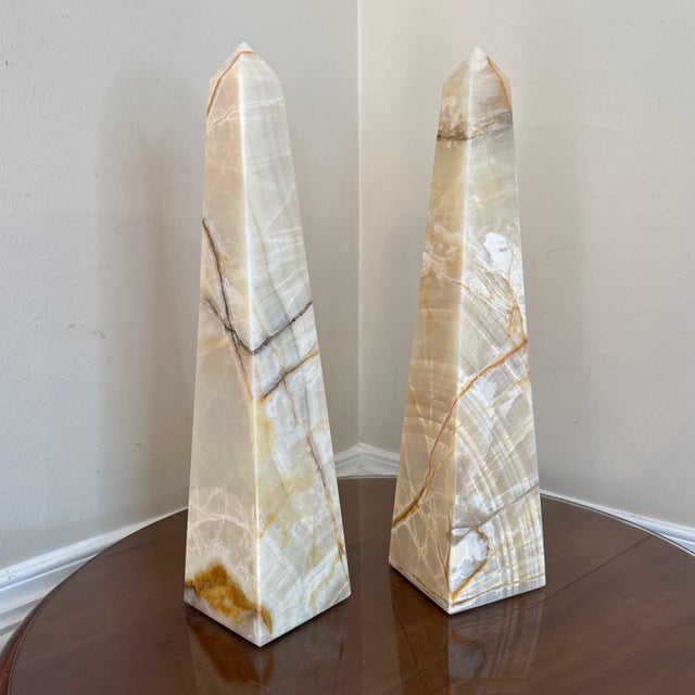 These two onyx obelisks are a unique and elegant addition to any home or office decor. Crafted from high-quality onyx...