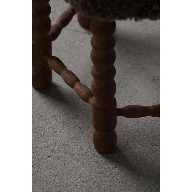 Mid-Century Modern Hexagon Oak Stool with Lambswool Seat and Bobbin Legs, 1950s For Sale - Image 11 of 13