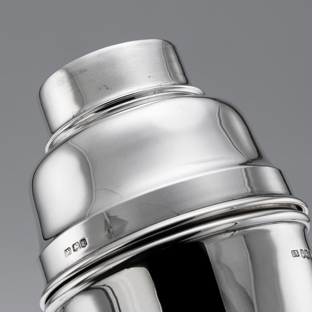 English Art Deco Silver Cocktail Shaker from Sheffield, 1936 For Sale - Image 13 of 15