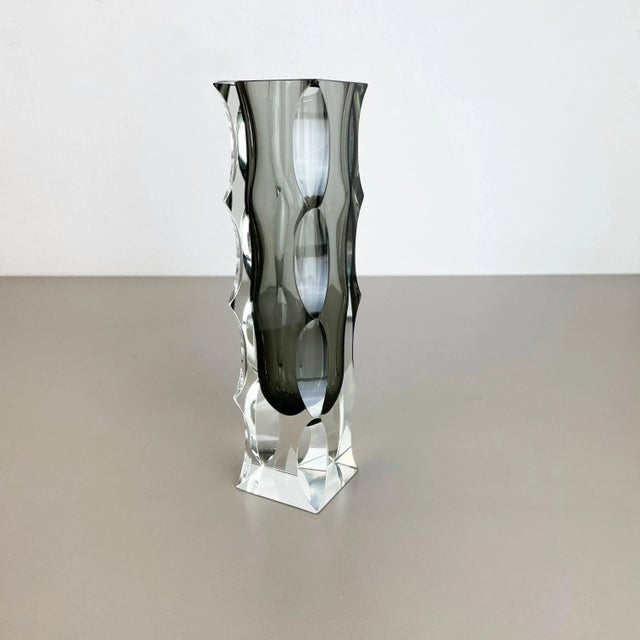 Large Mandruzzato Faceted Glass Sommerso Vase, Murano, Italy For Sale - Image 15 of 18