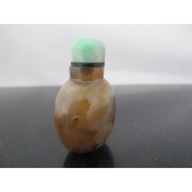 Antique Chinese Shadow Agate Green Jade Stopper Snuff Bottle For Sale - Image 4 of 9