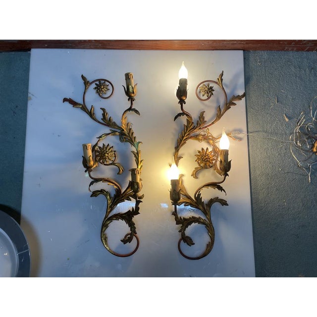 Large Italian Florentine Tole Wall Sconces in Gilt Metal, 1950s, Set of 2 For Sale - Image 6 of 15