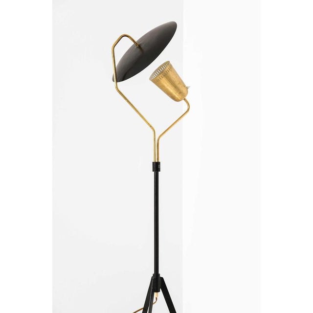 Metal Scandinavian Modern Floor Lamp in Brass and Lacquer, 1950s For Sale - Image 7 of 12