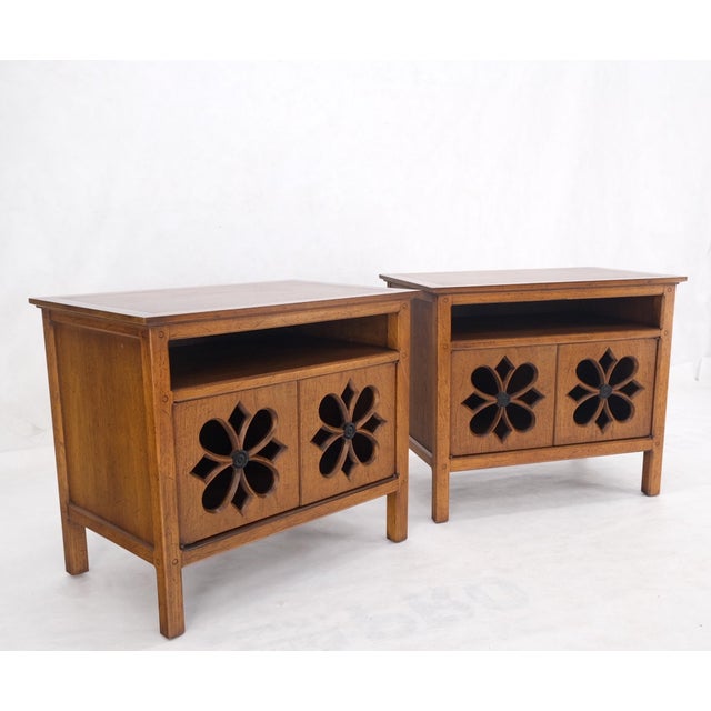 Baker Furniture Company Pair Double Door Pierced Carved Doors Compartment Night Stands End Tables Mint For Sale - Image 4 of 17