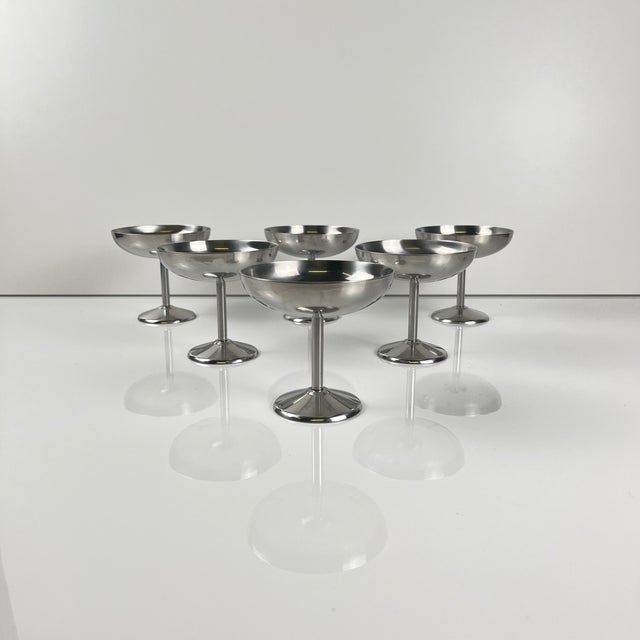 Set of 6 Guy Degrenne stainless steel ice cream cups with spoon Dimensions: Cup: diameter 9 cm - height 8.5 cm Spoon: 13 x...