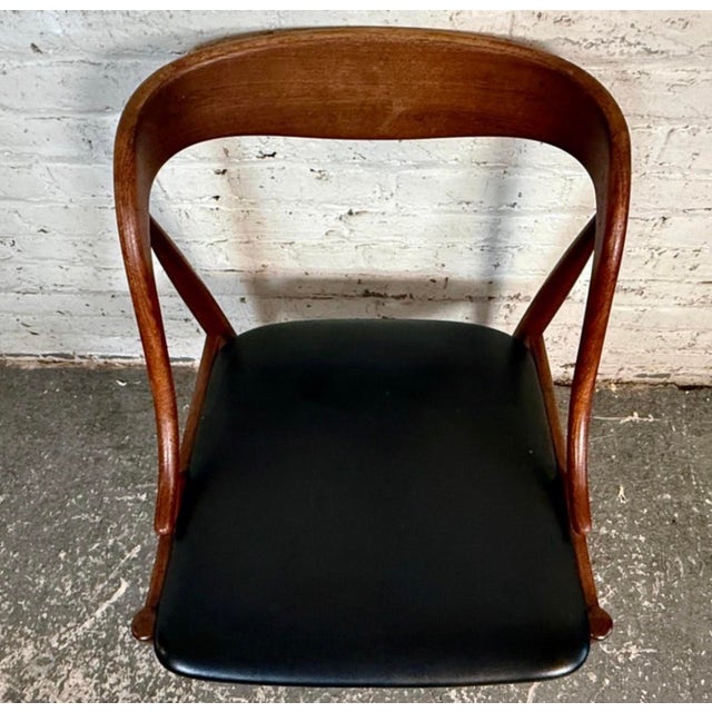 Uldum Møbelfabrik Mid 20th Century Four Danish Teak and Leather Chairs Designed by Johannes Andersen For Sale - Image 4 of 11