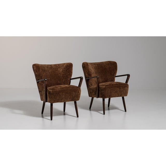Mid-Century Modern 1940s Mid-Century Modern Brown Wood Pair of Club Chairs For Sale - Image 3 of 13