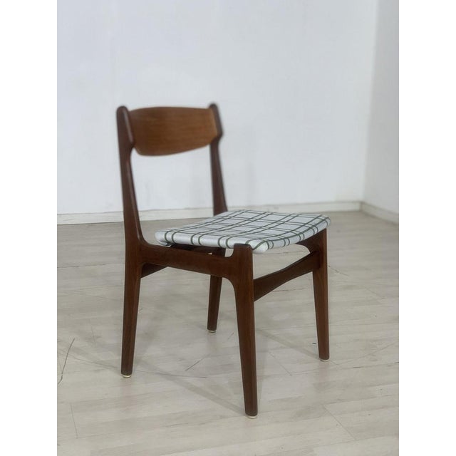 A very nice teak chair is for sale. For sale is a very nice teak chair. • DANISH design • good condition • 60s Dimensions:...