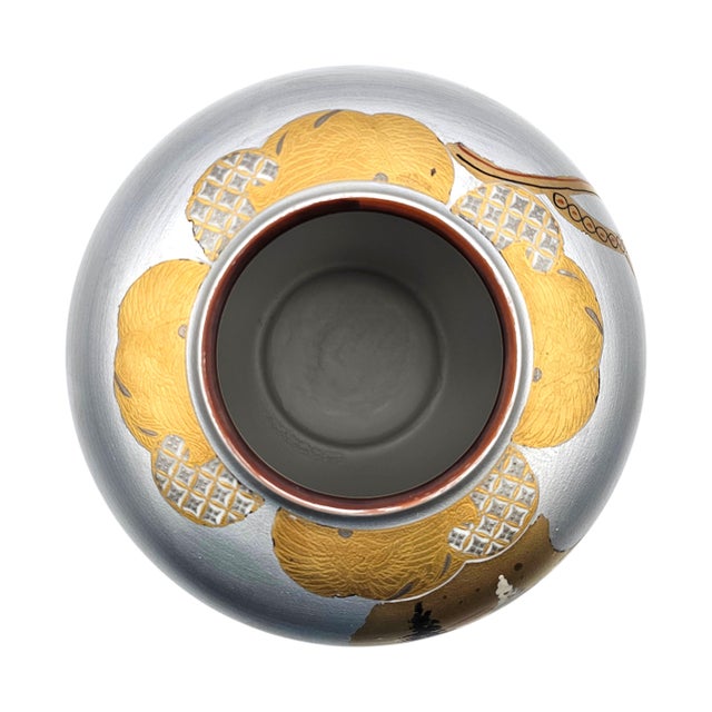 Wood Kutani-Yaki Hand-Painted Porcelain Vase by Kōryū – Cranes & Pines, Gold & Silver For Sale - Image 7 of 11