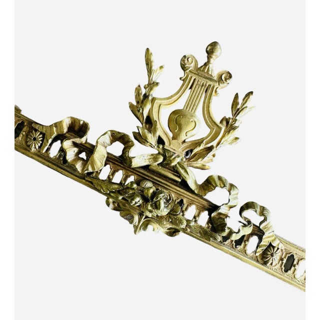 English French 19th Century Louis XVI Ormolu Frame With a Crest For Sale - Image 3 of 12