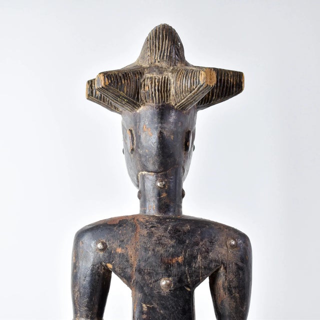 Early 20th Century Anyi Attye Standing Male Figure Côte d'Ivoire For Sale - Image 10 of 17