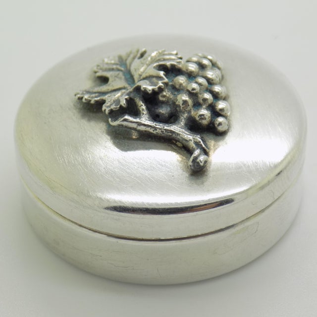 Vintage Italian Handmade Genuine Silver Bunch of Grapes Decorated Pill Snuff Trinket Box For Sale - Image 4 of 9